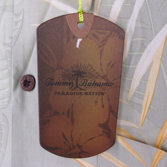 Tommy Bahama Camp Shirt Size Large Short Sleeve - Picture 5 of 7
